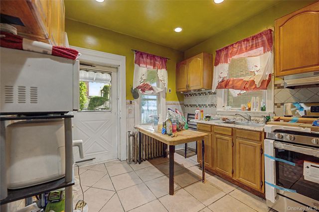 953 E 226th Street, Bronx, NY 10466