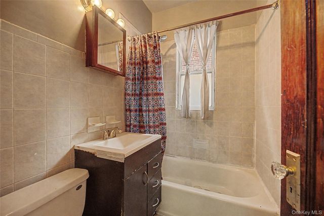 953 E 226th Street, Bronx, NY 10466