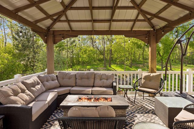 21420 Crimson Court, Lakeville, MN 55044