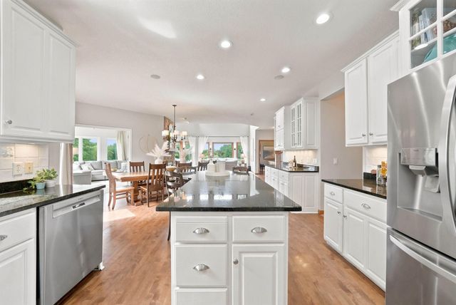 21420 Crimson Court, Lakeville, MN 55044