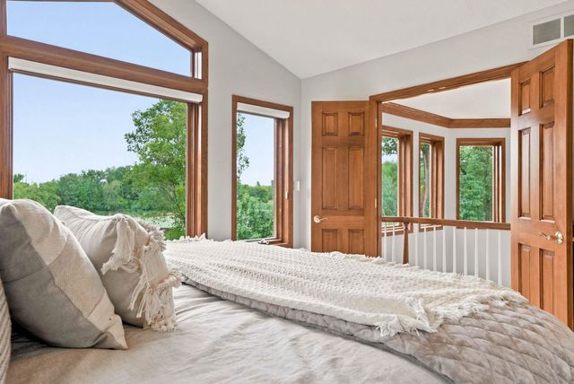 21420 Crimson Court, Lakeville, MN 55044