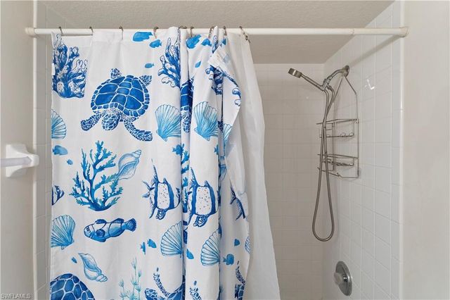 9610 Victoria LN # D202, Naples, FL 34109