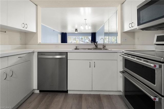 9610 Victoria LN # D202, Naples, FL 34109