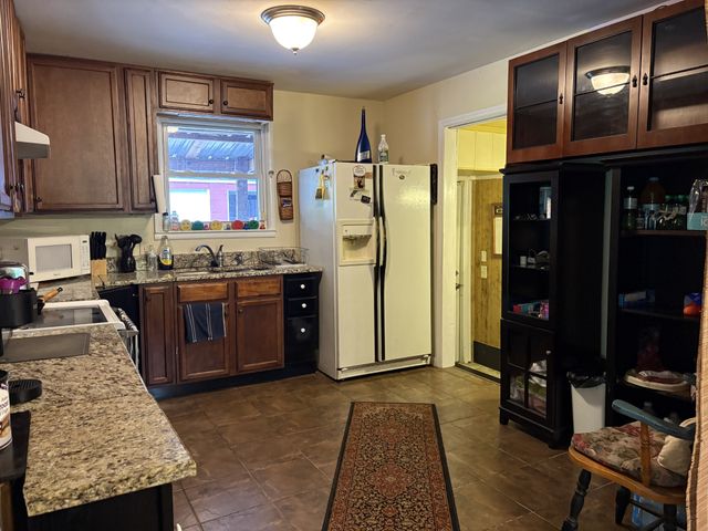 456 Ewing Ln, Nashville, TN 37207