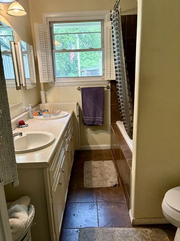 456 Ewing Ln, Nashville, TN 37207