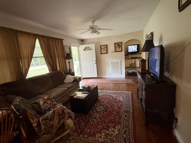 456 Ewing Ln, Nashville, TN 37207