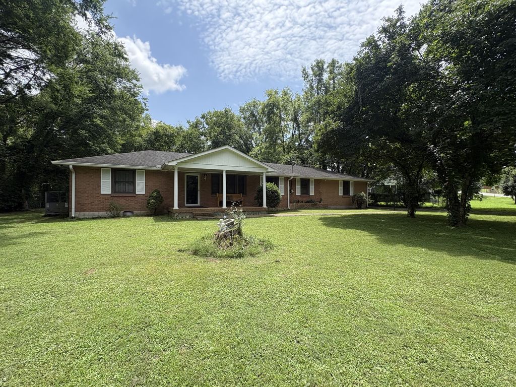 456 Ewing Ln, Nashville, TN 37207