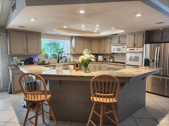 7206 Briar Ridge Court, Bakersfield, CA 93308