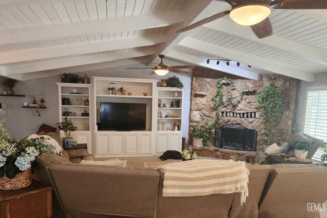 7206 Briar Ridge Court, Bakersfield, CA 93308