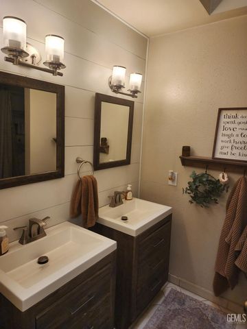7206 Briar Ridge Court, Bakersfield, CA 93308