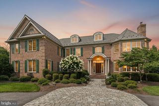 1 DOVECOTE LN, Malvern, PA 19355