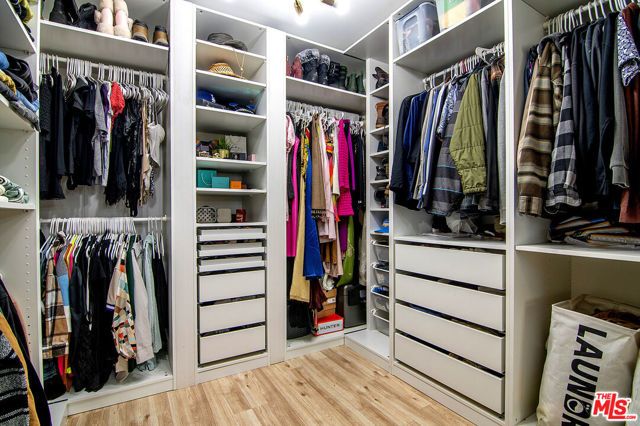 8030 Hesperia Avenue, Los Angeles, CA 91335
