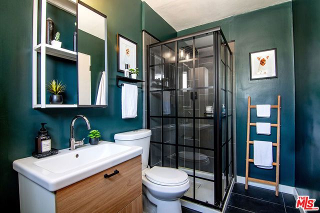 8030 Hesperia Avenue, Los Angeles, CA 91335