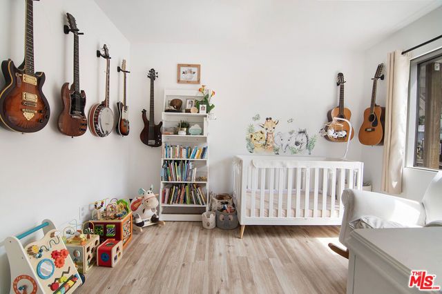 8030 Hesperia Avenue, Los Angeles, CA 91335