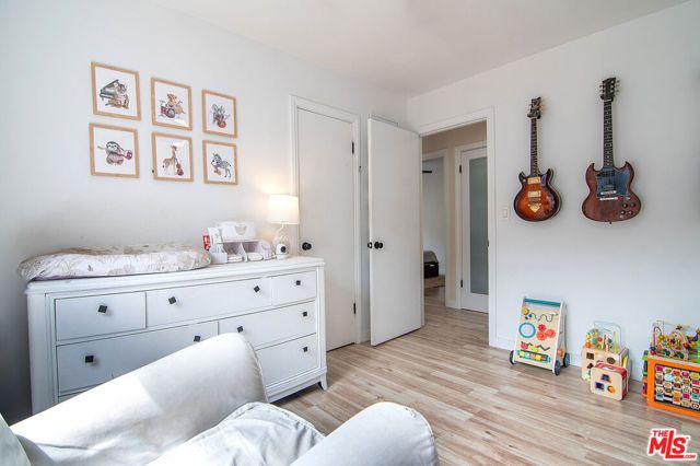 8030 Hesperia Avenue, Los Angeles, CA 91335