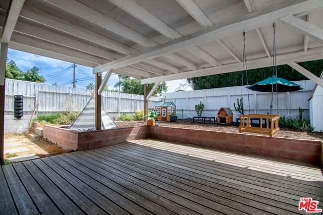 8030 Hesperia Avenue, Los Angeles, CA 91335