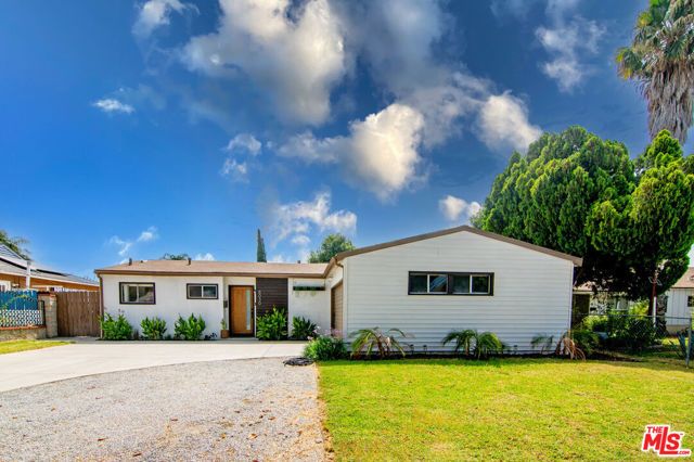 8030 Hesperia Avenue, Los Angeles, CA 91335