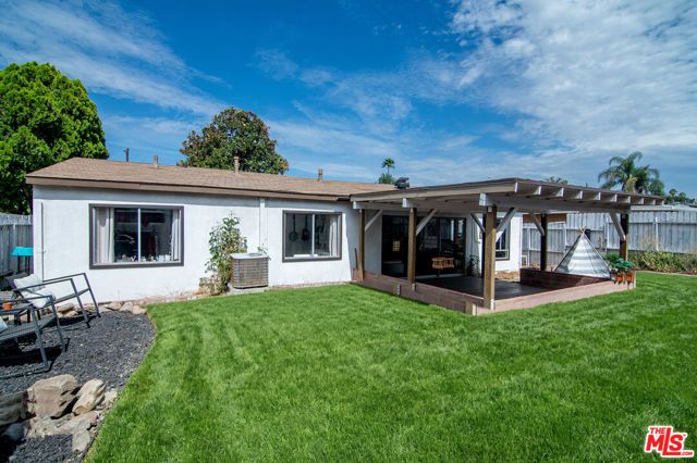 8030 Hesperia Avenue, Los Angeles, CA 91335