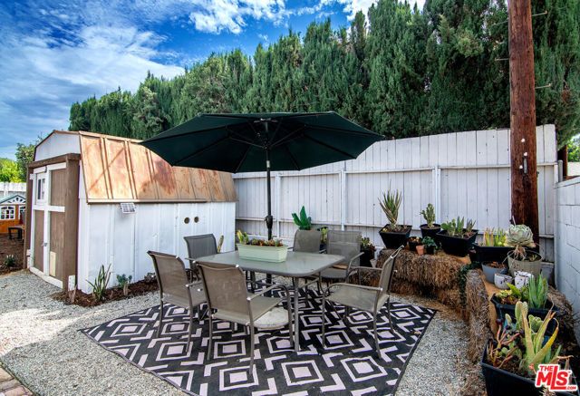 8030 Hesperia Avenue, Los Angeles, CA 91335