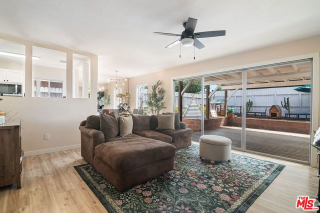 8030 Hesperia Avenue, Los Angeles, CA 91335