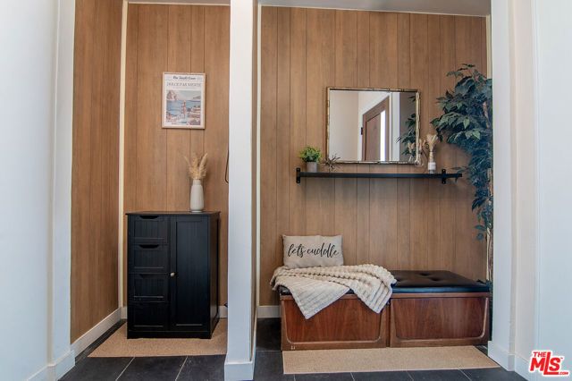 8030 Hesperia Avenue, Los Angeles, CA 91335