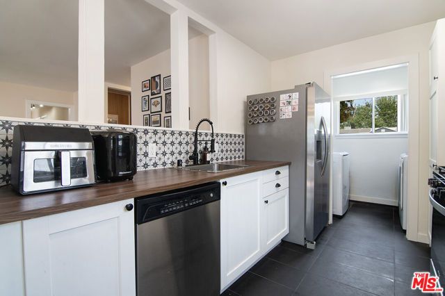 8030 Hesperia Avenue, Los Angeles, CA 91335
