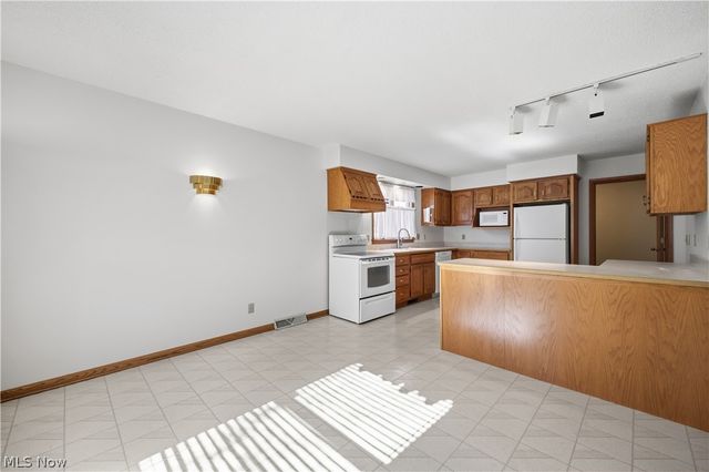 361 Hilltop Boulevard, Canfield, OH 44406