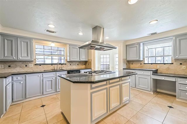 1410 Osborne Drive, Friendswood, TX 77546