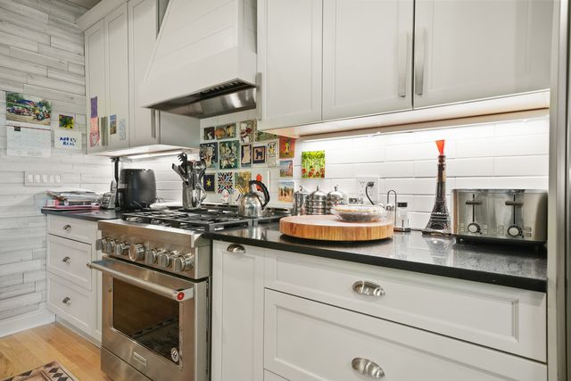 1530 W Monroe Street, Chicago, IL 60607