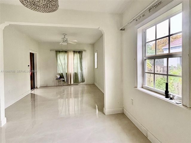 521 NW 48th St, Miami, FL 33127