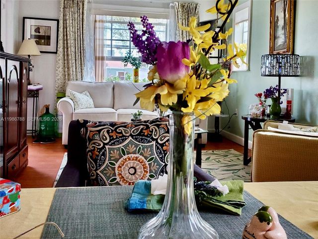 521 NW 48th St, Miami, FL 33127