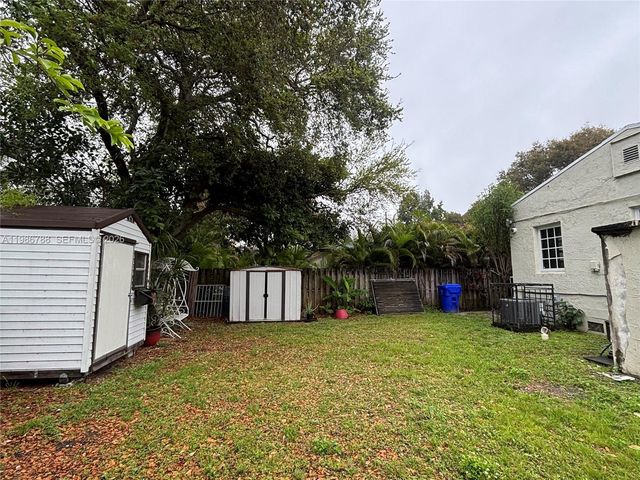 521 NW 48th St, Miami, FL 33127