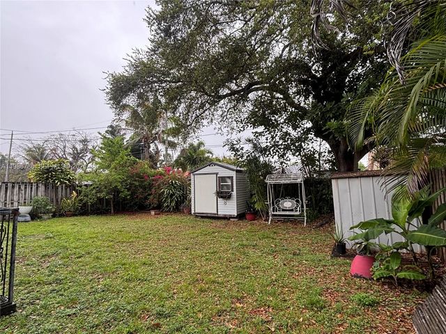 521 NW 48th St, Miami, FL 33127