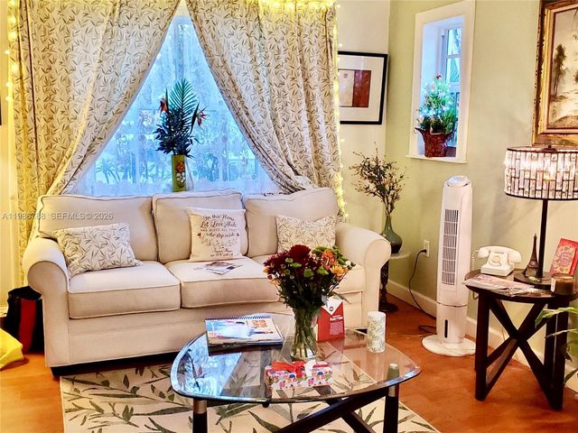 521 NW 48th St, Miami, FL 33127