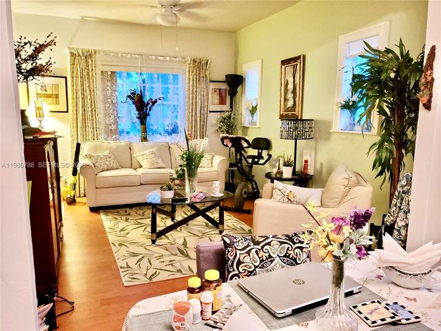 521 NW 48th St, Miami, FL 33127