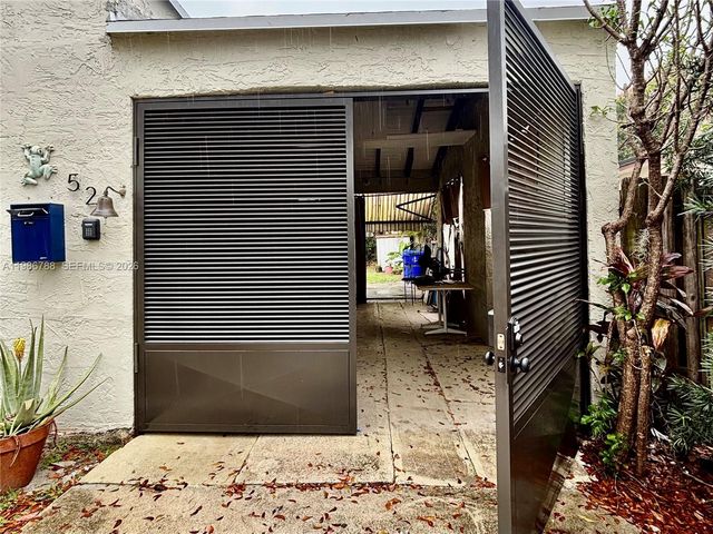 521 NW 48th St, Miami, FL 33127