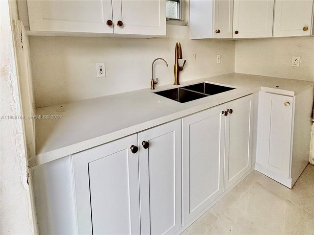 521 NW 48th St, Miami, FL 33127