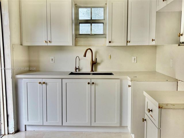 521 NW 48th St, Miami, FL 33127