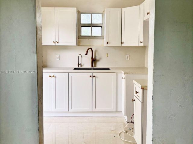 521 NW 48th St, Miami, FL 33127