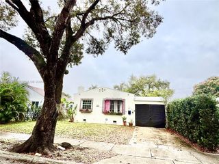 521 NW 48th St, Miami, FL 33127