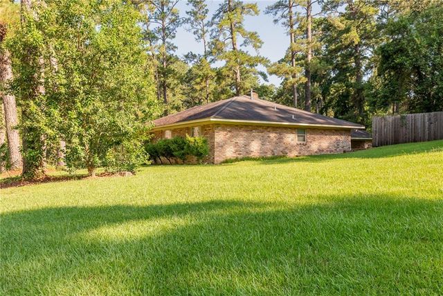 516 HIAWATHA TRAIL Drive, Pineville, LA 71360
