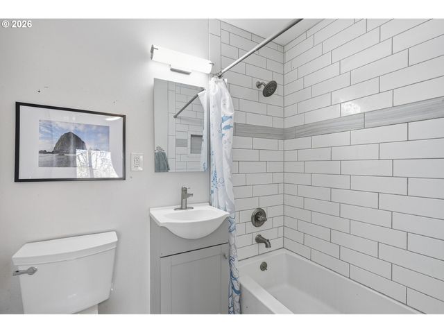 131 CHERRY Ave, Oregon City, OR 97045