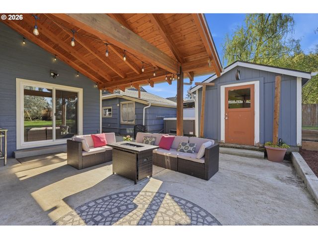 131 CHERRY Ave, Oregon City, OR 97045