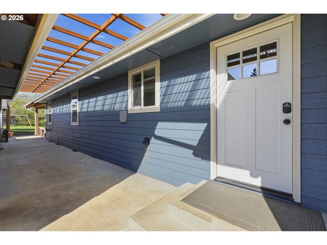 131 CHERRY Ave, Oregon City, OR 97045