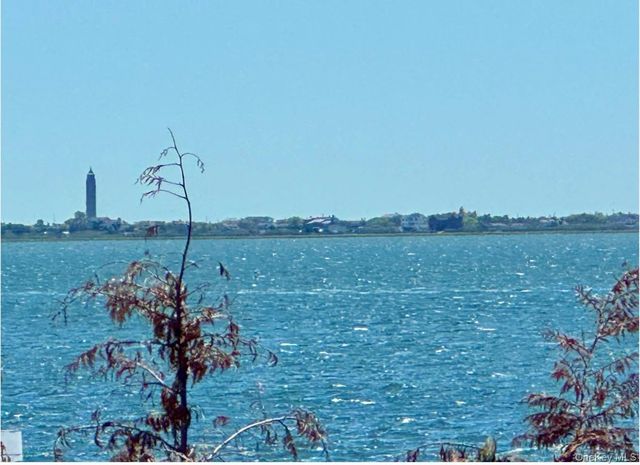 851 W Bay Drive, West Islip, NY 11795