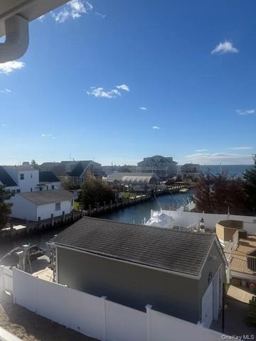 851 W Bay Drive, West Islip, NY 11795