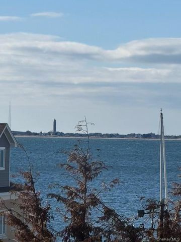 851 W Bay Drive, West Islip, NY 11795