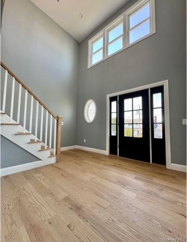 851 W Bay Drive, West Islip, NY 11795