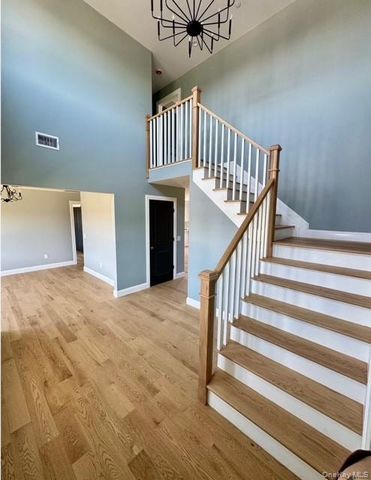 851 W Bay Drive, West Islip, NY 11795