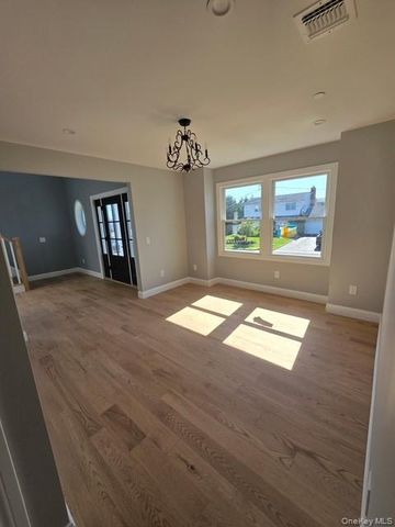 851 W Bay Drive, West Islip, NY 11795